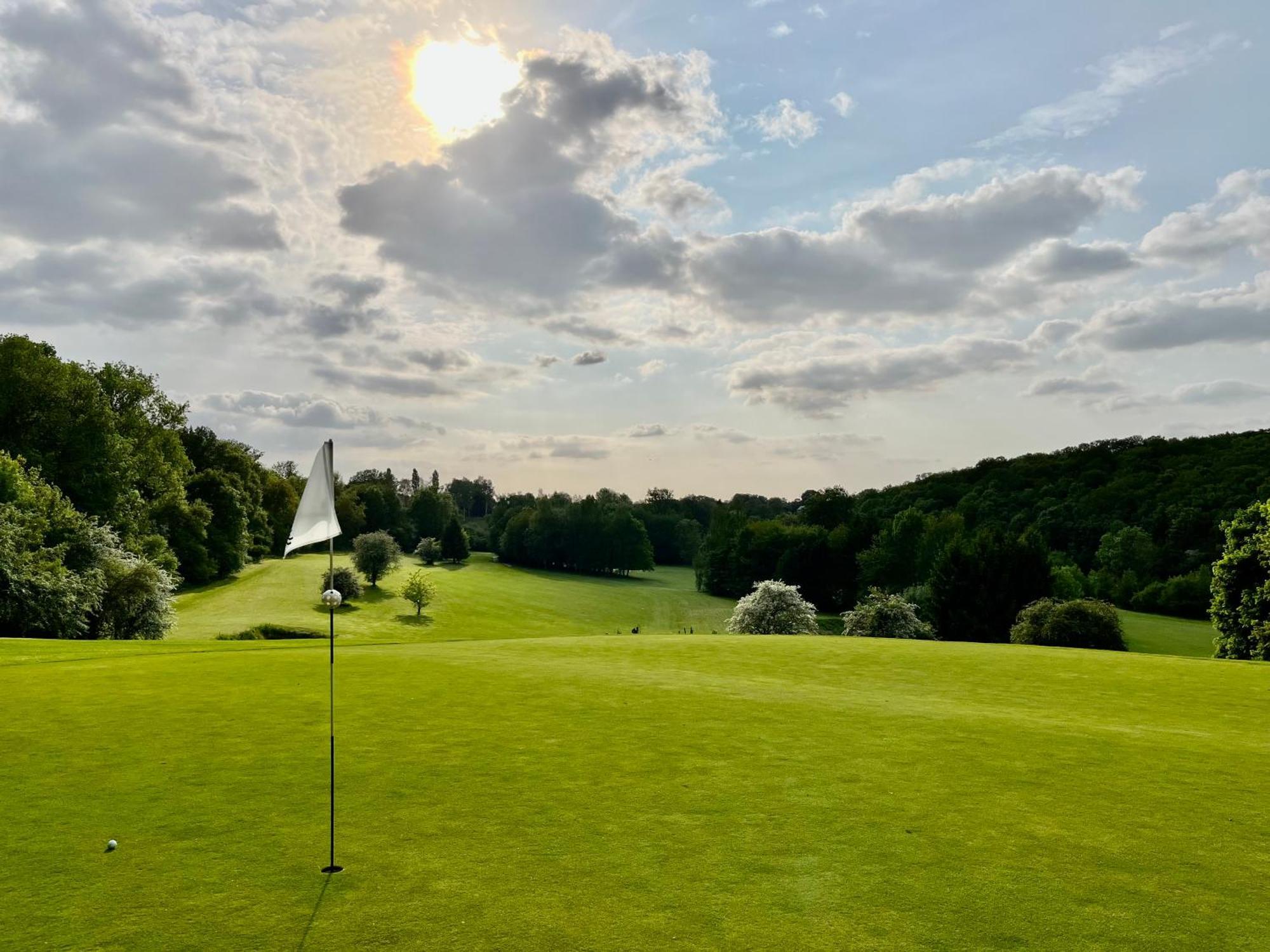 Golf & Hotel De Falnuee Mazy Ngoại thất bức ảnh